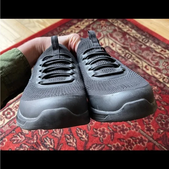 SKECHERS Men’s Black Sneakers Lightweight Great for Travel Sz 10 - Picture 3 of 6